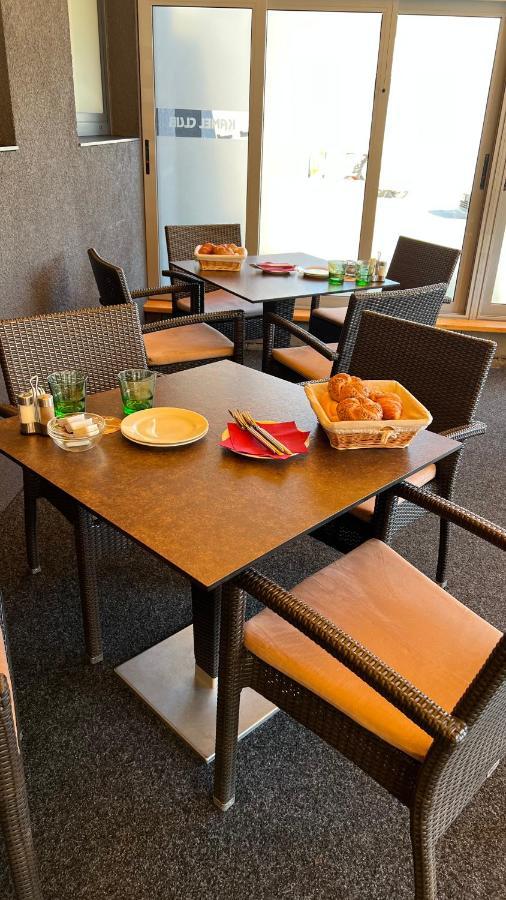 Kamel Club Restaurace A Penzion ออลอโมตซ์ ภายนอก รูปภาพ
